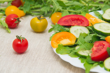 Obraz na płótnie Canvas Fresh salad with tomatoes, rucola and cucumbers