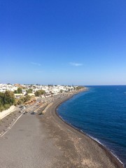 Fototapeta na wymiar Santorini beach on summertime, mediterranean sea