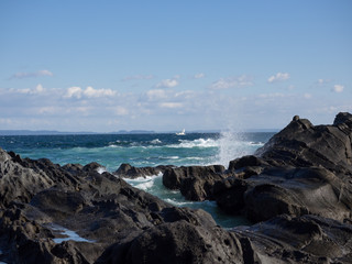 Obraz premium 岩礁と海