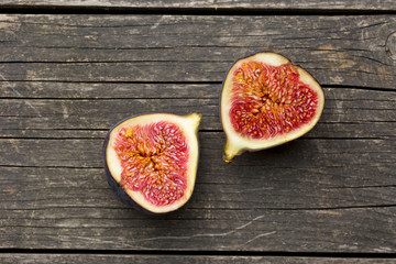sliced fresh figs