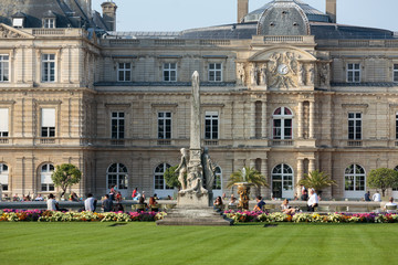 Naklejka premium the Luxembourg Garden in Paris. Luxembourg Palace is the official residence of the French Senate.