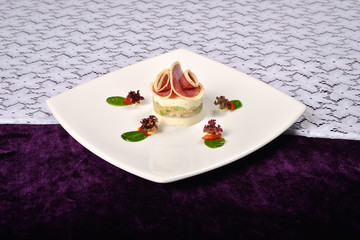 Aspic turkey breast with gorgonzola cheese, lettuce, basil, rest