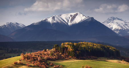 Naklejka premium Slovakian Tatra mountains autumn landscape