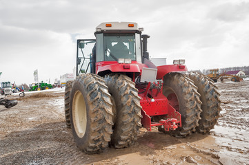 Obraz premium Test-drive of tractor on special dirt range