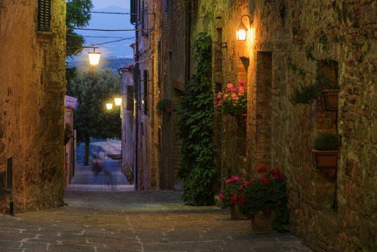 Fototapeta The streets of the beautiful medieval town of Castelmuzio, Italy