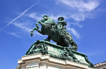Fototapeta na wymiar Statue on Vienna