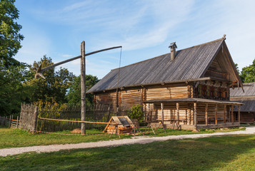 Fototapeta na wymiar Old wooden hut in the village on a summer day. Museum of Wooden Architecture Vitoslavlitsy around Veliky Novgorod