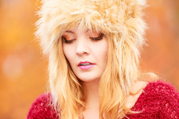 Pretty fashion woman in winter hat feeling cold.
