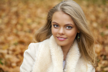 Naklejka premium Portrait close up of young beautiful blonde girl