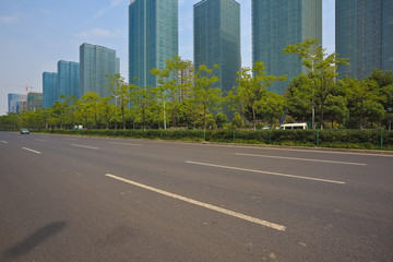 Obraz premium Empty road surface with modern city buildings background
