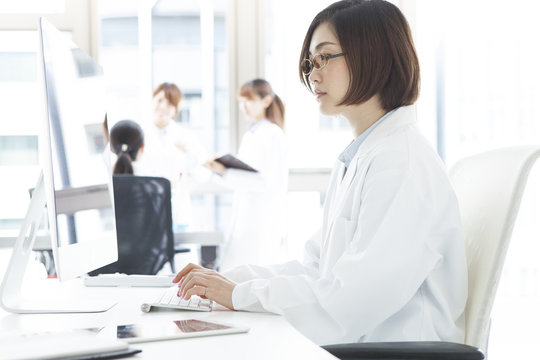 Women doctors are working on a computer