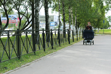 Naklejka premium Park alley footpath