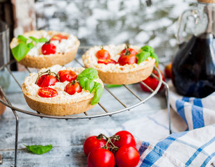 sand tarts with goat cheese and cherry tomatoes, vegetarian food