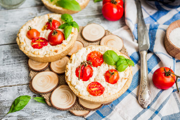 quiche with goat cheese and cherry tomatoes, vegetarian food