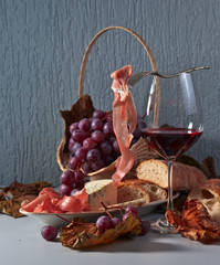 jamon and red wine