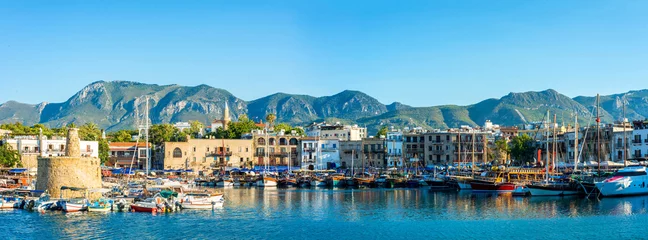 Zelfklevend Fotobehang Panorama van de haven van Kyrenia. Kyrenia (Girne), Cyprus © kirill_makarov