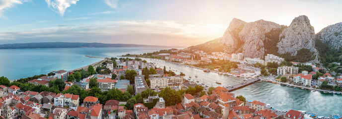 Fototapeta premium Old coastal town Omis in Croatia at night