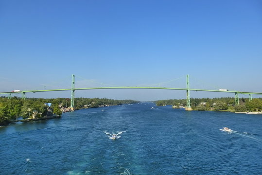 Fototapeta Die Thousand Islands International Bridge über den St. Lorenz Strom