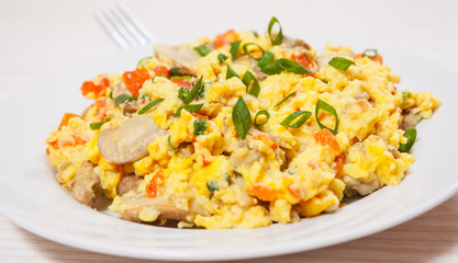 scrambled eggs with mushrooms and vegetables