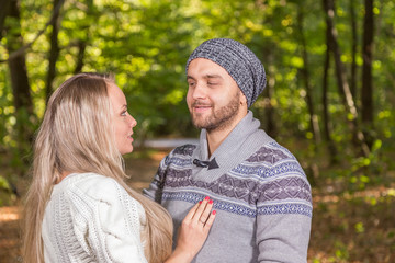 Fototapeta premium Young couple in autumn park