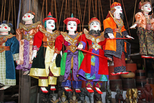 Birmanie, marionnettes traditionnelles &agrave; Mandalay
