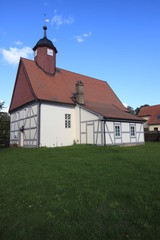 Fototapeta na wymiar Urige Fachwerkkirche in Krewelin (Oberhavel)