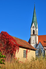 Liebfrauenkirche in Herzogenaurach im Herbst