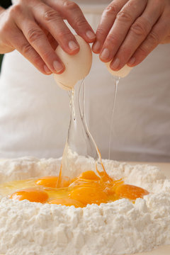 Uova per preparazione tagliatelle