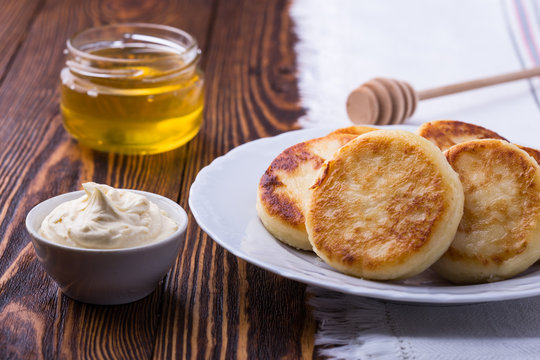 Cottage cheese pancakes, syrniki