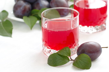 Plum juice and fresh plums