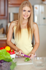 Obraz na płótnie Canvas Happy woman making the salad 