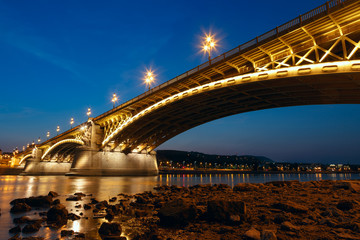 Fototapeta premium Margaret bridge at dusk in Budapest