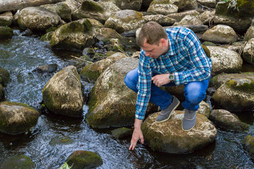 Lovers walk in the Park in summer