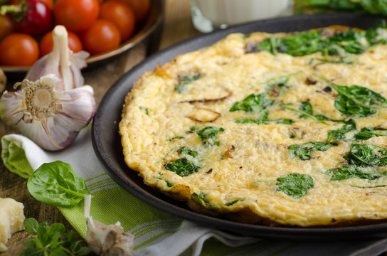 Frittata with spinach and garlic