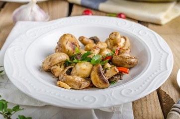 Fresh mushroom salad with chilli and herbs