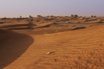 Fototapeta na wymiar Car in the middle of the Rub Al Khali Desert 