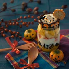 ガラス瓶に入ったハロウィンケーキ