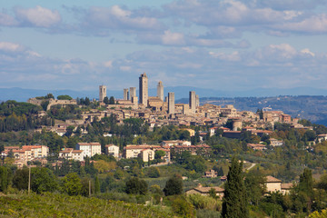 Fototapeta na wymiar Paesaggio urbano del borgo medievale di San Gimignano, Toscana.