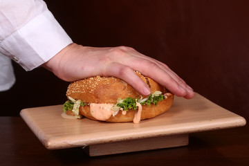 Hand pressin burger