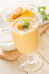 mango smoothie