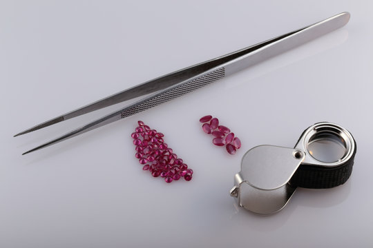 Natural ruby and tools gemologist.