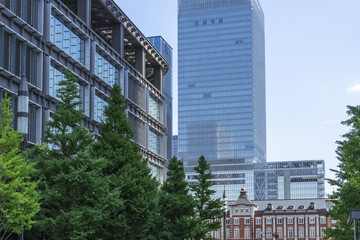 新丸の内ビルと東京駅