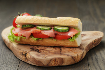 Sandwich with salmon and vegetables