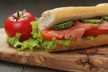 Sandwich with salmon and vegetables