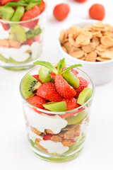 Cornflakes with yogurt and strawberry