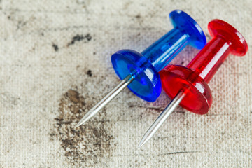 Red and blue pushpins close-up
