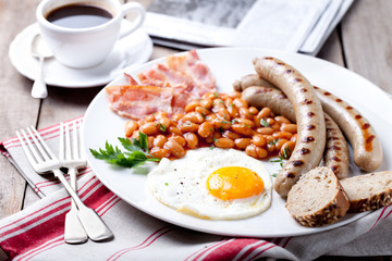 Fried egg with beans, bacon and grilled sausages