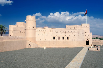 Jalan Bani Bu Hassan Fort