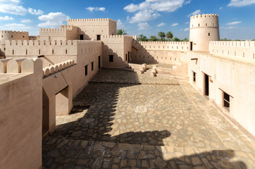 Jalan Bani Bu Hassan Fort