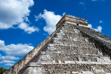 Fototapeta na wymiar Kukulkan Pyramid in Chichen Itza Site